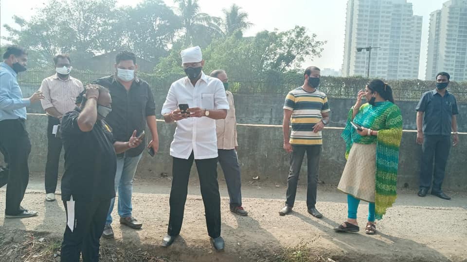 Citizens of New MBH Colony have been facing issues due to a large sewer line behind Menon College. A clean-up operation was carried out in my presence today.