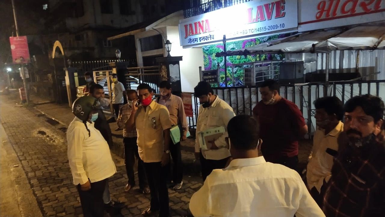 After completing office work last night , 30th Sept, 2021; Took a stroll in the area of Ward No.15 and discussed on the issues faced by citizens with the BJP Karyakartas.
