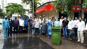 A cleanliness drive was organised at ward no.17 and ward no. 09 and 18 of Borivali Constituency, BJP Karyakartas also took part in the clean-up drive. 