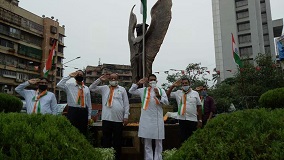 Began the day with hosting the flag at Shyama Prasad Mukherjee Chowk, Borivali alongwith MP Shri.Gopal Shetty.
