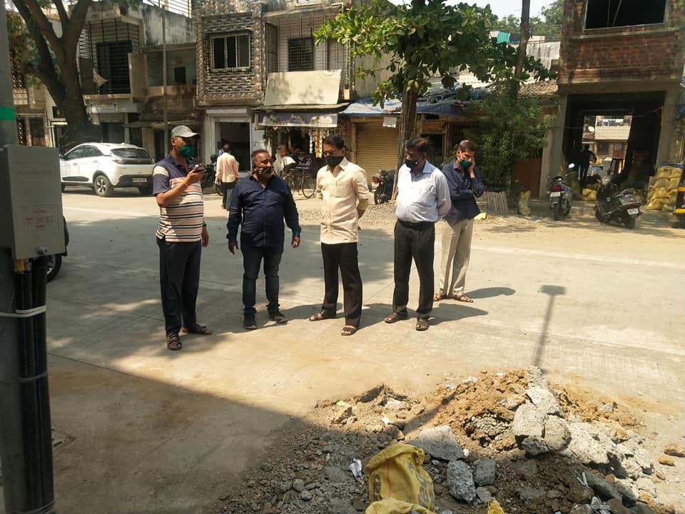 Visited Pragati Chowk in Gorai 2 and learned about problems faced by the citizens regarding the issue of contaminated water being mixed in regular water. Assured the citizens regarding resolving this issue immediately. At this time, former corporator Mr. 