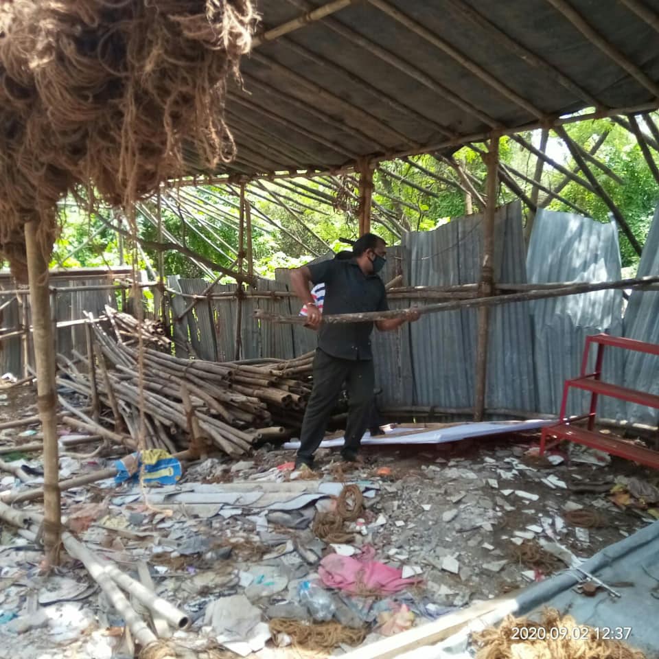 Last week, met the MHADA officials to discuss regarding the actions that are to be taken against the unauthorized huts in Charkop sector 8 & 9, Kandivali West. Following the above discussion the MHADA officials demolished the unauthorized huts, today.