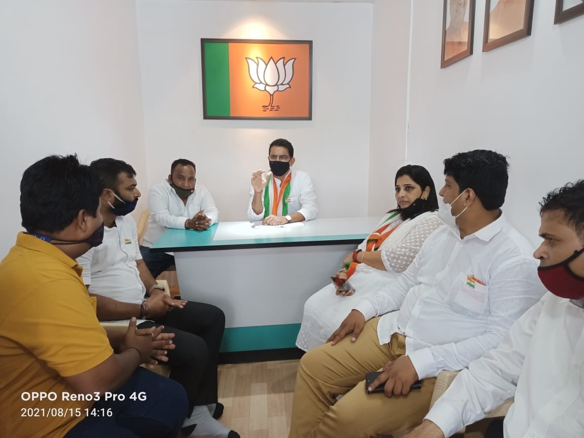 Visited the BJP office at Manori today and Inspected the ongoing work of vaccination registration process for Gorai and Manori residents. Also inspected the surrounding area and interacted with the citizens !