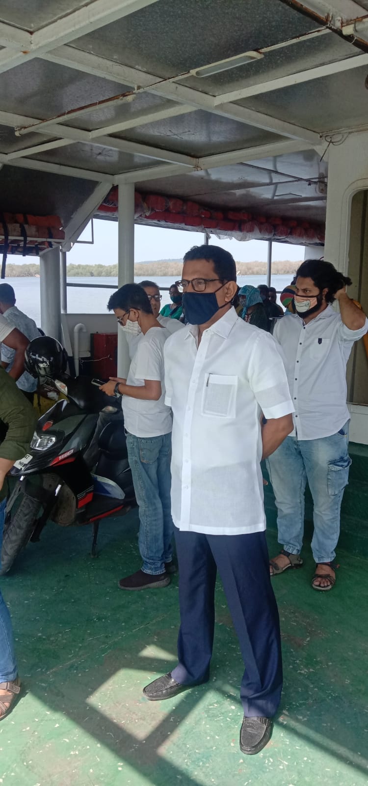 Inspected the ongoing development work initiated in Gorai and Manori with the Karyakartas. At the same time, visited the BJP public relations office at Manori and learned about the issues of the locals citizens.