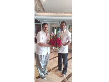 Shri. Sunil Rane Seeking blessings from Shri. Mangal Prabhat Lodha ji , President of BJP Mumbai