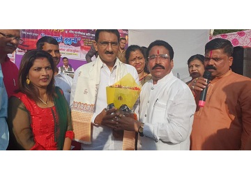 Shri. Sunil Rane attended the Diwali program organised by Sinhagarjana Mitra Mandal at Sec - 08, Charkop.