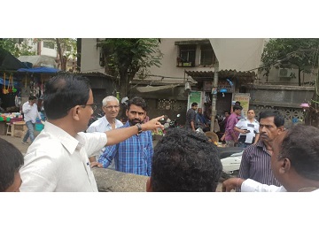 Shri. Sunil Rane after receiving suggestions from citizens of Borivali to streamline the Vendors.