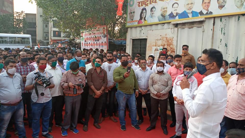 Attended an program wherein numerous office bearers and workers have joined the Bhartiya Janata Party affiliated National United Workers Union today. Workers from MNS and Shivsena unions joined the airport and cargo BJP union.