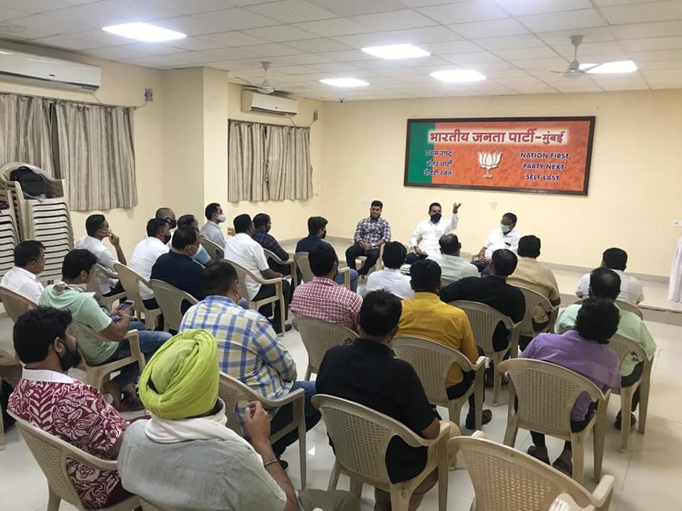 Held a meeting at Bhartiya Janata Party Dadar office to discuss regarding various issues related to Mumbai. BJP Karyakartas were also present.