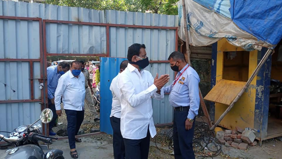 Visited Jayalakshmi Housing Society in Poisar to inspect the ongoing work of SRA building and interacted with the residents. Also, instructed the builder to complete the work of the building as soon as possible.
