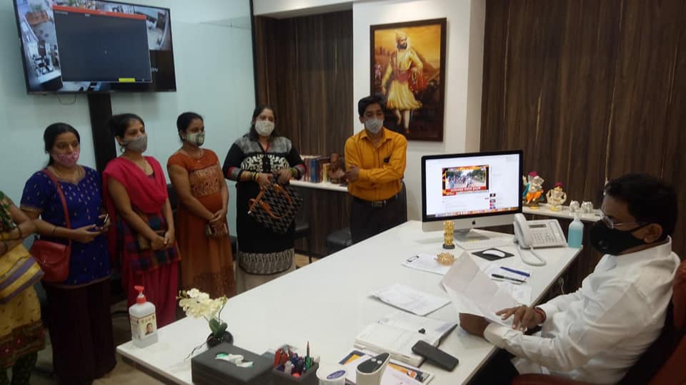 Parents of Our Lady of Velankani High School, Borivali, visited the BJP Borivali Office today, to discuss regarding online education, fees and other issues related to students.