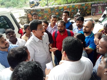 Shri. Sunil Rane visited Shivaji Nagar Rahvashi Sangh, Shimpoli, heard the issues faced by the citizens related to SRA Rehab.