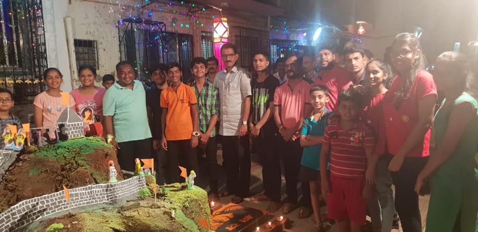 Shri. Sunil Rane pleased to visit Gorai 1 last night and was amazed to see a hand made Creative Fort Purandhar of Pune.