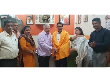 Shri. Sunil Rane felicitated by Borivali Shiv Sena MLC Shri. Vilas Potnis and Corporator Smt. Sheetal Mhatre and all senior Padhadhikaris of Shiv Sena