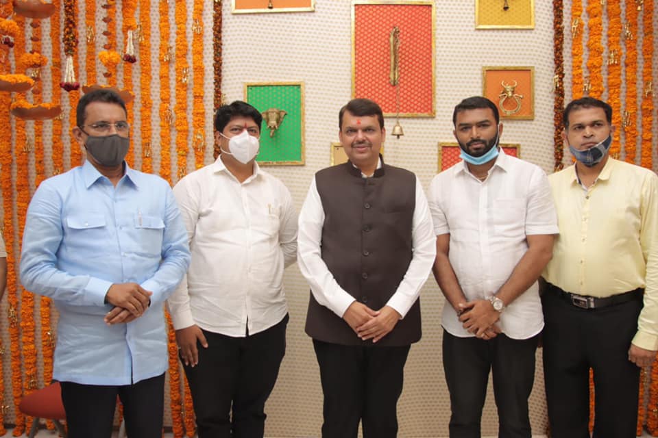  on the occasion of Anant Chaturdashi, visited the residence of former Chief Minister of Maharashtra and Leader of Opposition Shri. Devendra Fadnavis to seek blessings of Shri Ganesha !!