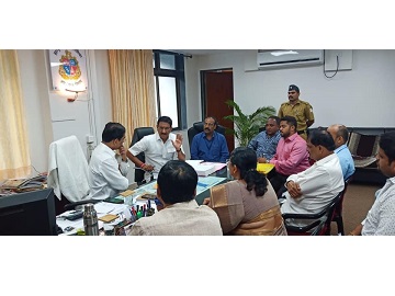 Shri. Sunil Rane visited R Central Ward Office to take up issues.
