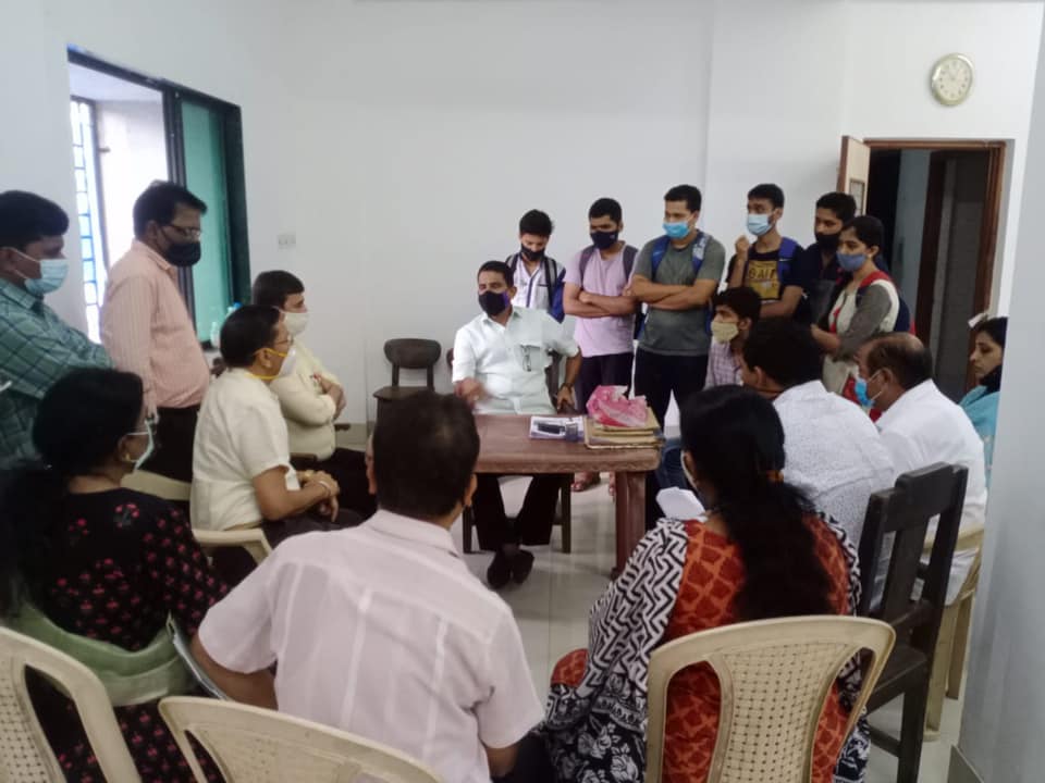 Attended a discussion with the Brihanmumbai Municipal Corporation Assistant Commissioner Mr. Wakhar Javed Hafeez (R / Central Division) and Officers from the concerned departments on the Pending Work at Brihanmumbai Mahanagar Palika Education Department f