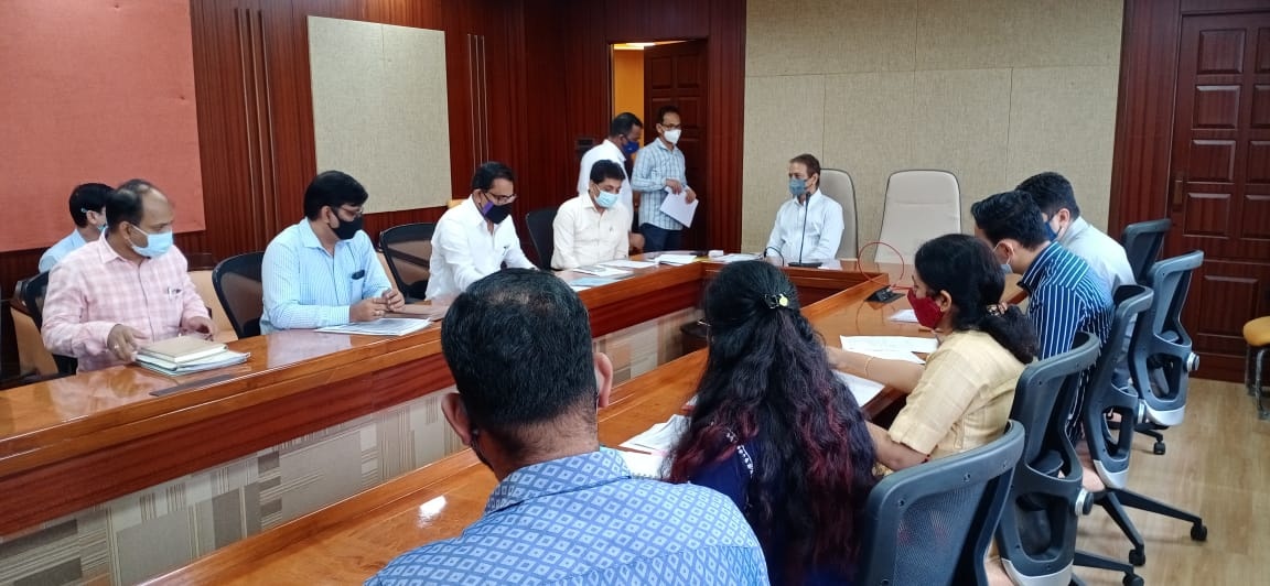 Attended a meeting held by Maharashtra Housing Area Development Authority (MHADA) in the presence of MHADA CEO Mr. Yogesh Mhase, Vice President Mr. Anil Diggikar and concerned MHADA officers from Borivali Division to discuss on various issues and concerns