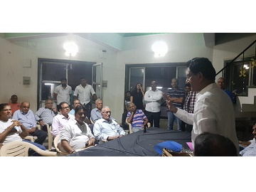 Shri. Sunil Rane meeting with residents of Ward 14 today for the upliftment of their vicinity.