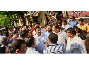 Shri. Sunil Rane attended clean up drive this morning at Yogi Nagar, Borivali West.
