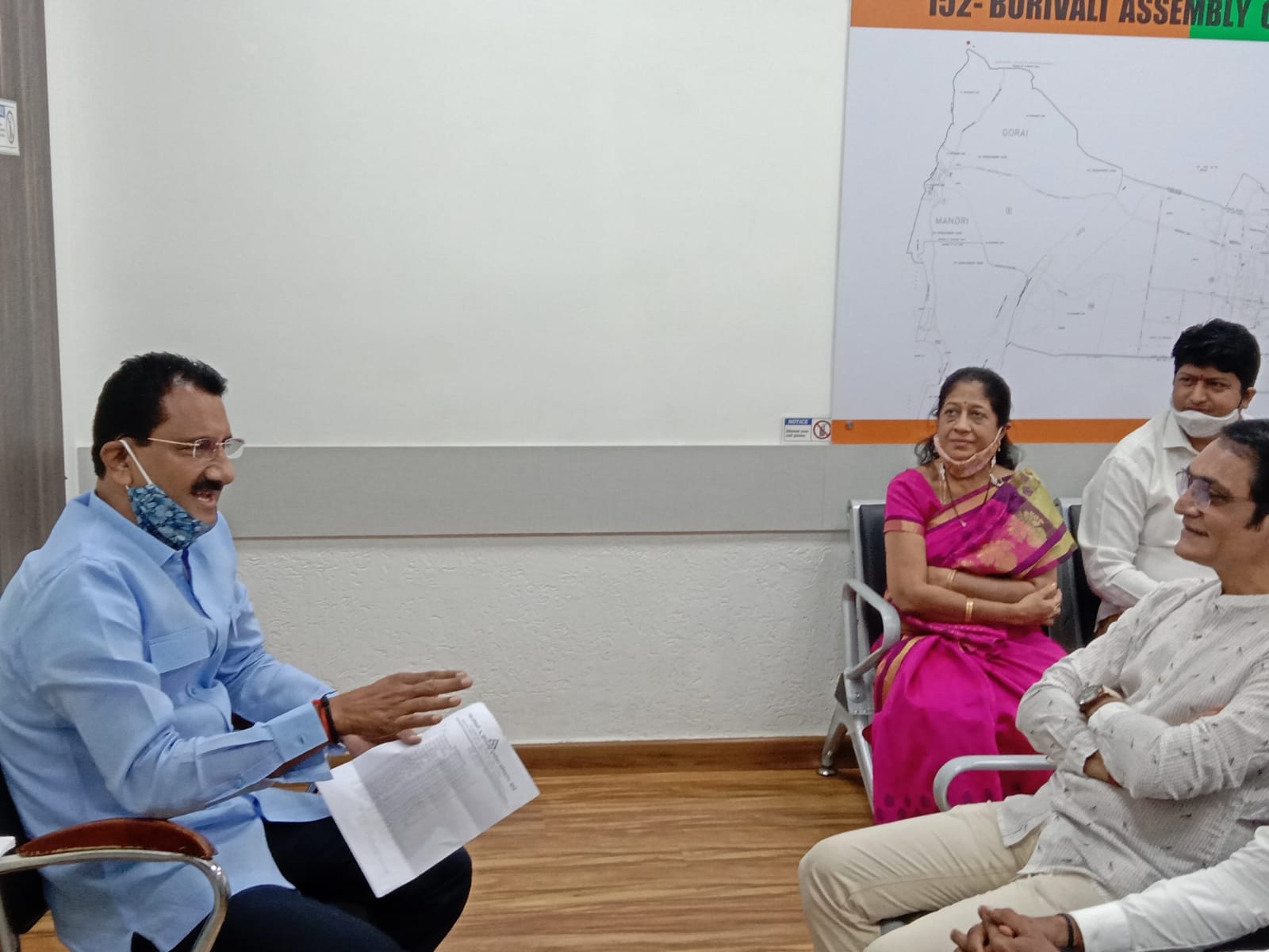The residents and committee members of Arjun Nivas Co. Housing Society paid a visit to BJP Public Relations Office, Borivali; took note of their problems and guided them on the appropriate steps!