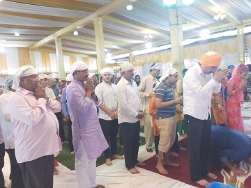 On the Ocassion Of Gurunanak Jayanti Shri. Sunil Rane took blessings at Gurudwara at SaiBaba Nagar, Borivali West