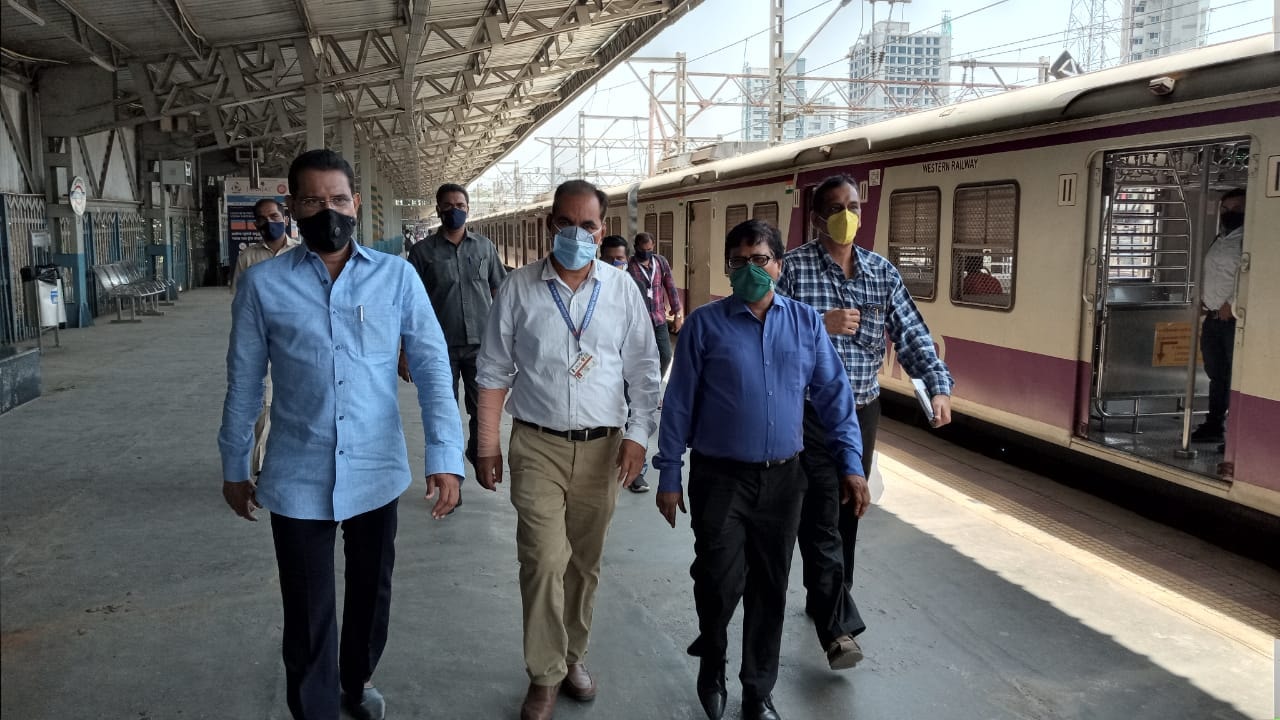 Inspected the public toilets situated between Borivali Railway platforms 1 & 2, planned to be reconstructed as a new air conditioned public toilets along with the Senior Western Railway officers.