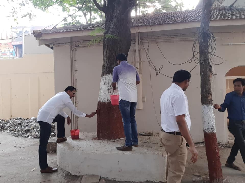 Shri. Sunil Rane celebrates Holi by painting trees and driving a cleanliness campaign 