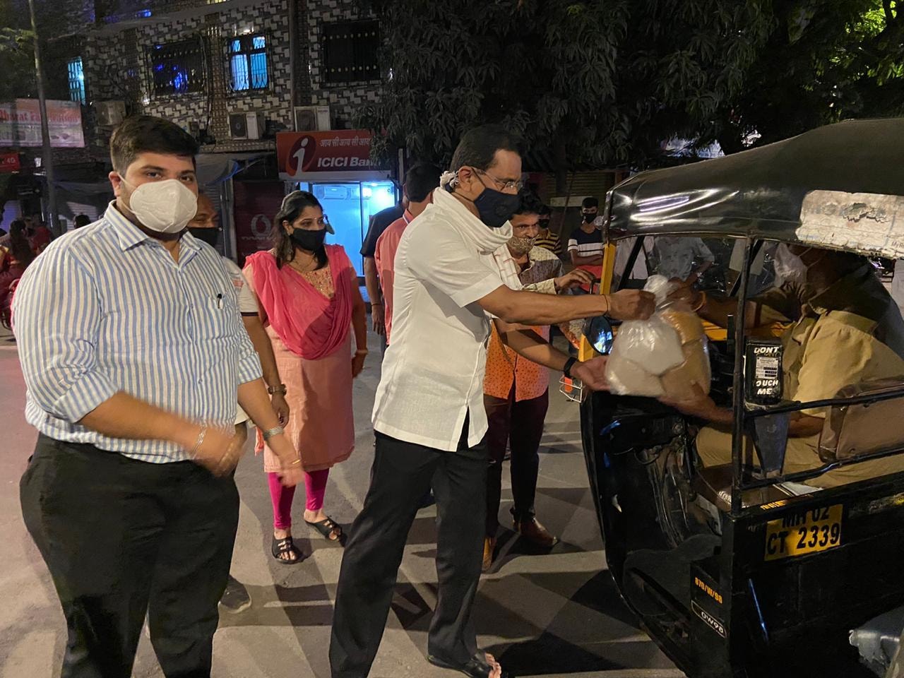 Distributed Food Kits containing rice, wheat, lentils , sugar , oil etc to almost 50 rickshaw drivers  after a discussion with BJP Karyakartas during which the need was identified caused due to Covid-19 pandemic situation. The distribution was done at Gor