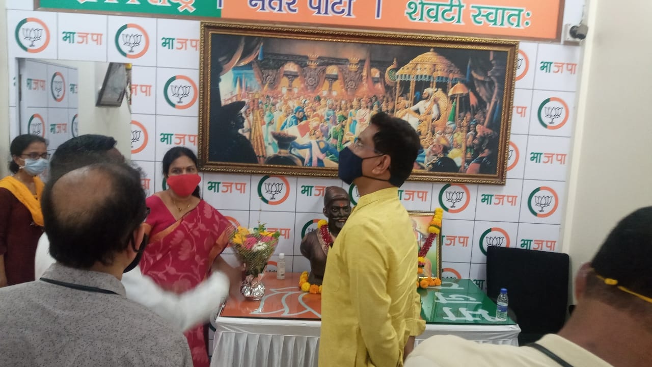 Attended Blood Donation Camp organised by Bhartiya Janata Party, Mahila / Yuvti Morcha at Lalbaugh, South Mumbai. Interacted with all the BJP Karyakartas and encouraged them for the initiative and efforts they have put into organising this camp. 