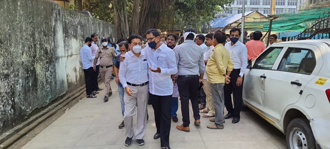 Visited Marine Drive Police Station along with BJP Karyakartas to protest against a wrong false charge on my fellow MLA Shri Ashish Shelar. Also, the matter was not only to protest against the charge alone but to address the wrongdoing of the authorities 