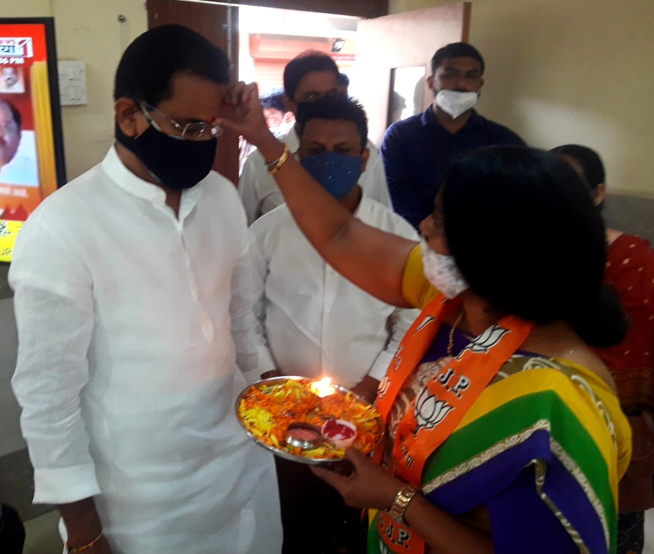 BJP Borivali Constituency Organised ????LA at your Doorstep??Day 5 ??LA at your Doorstep??Campaign at Lohar Sutar Hall, Adjacent to Raj Hill Building, Ward No.13, Borivali (E) , where Citizens get a platform to come forward and express their various griev