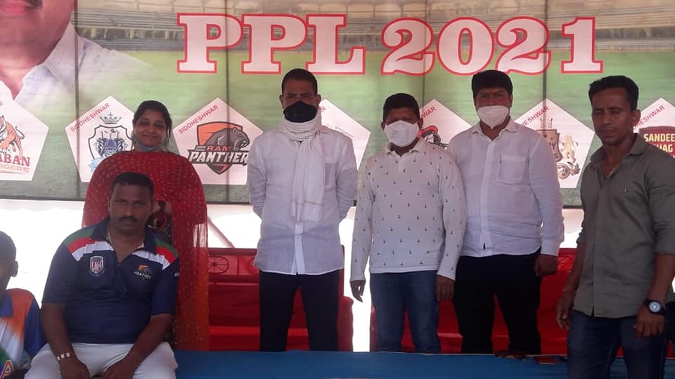 Attended Poinsur Premier League organised by Siddheshwar Boys and encouraged the players.