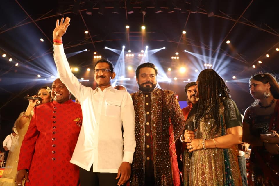 Shri. Sunil Rane visited the 'Jai Ho Meeras Navratri Utsav' with Preeti Pinky