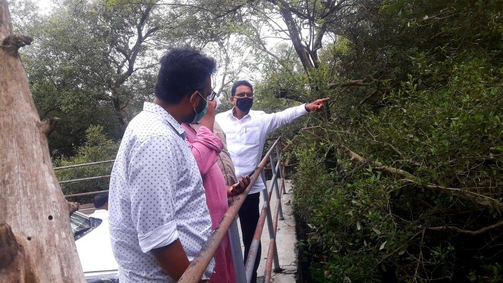 Visited the Mangroves area located at Turzon Point in Charkop, Sector -8, Ward No.18, Kandivali (W) to inspect on the construction of the proposed Board Walk along with Forest Department Officer Mr. Deshpande and other concerned official authorities !