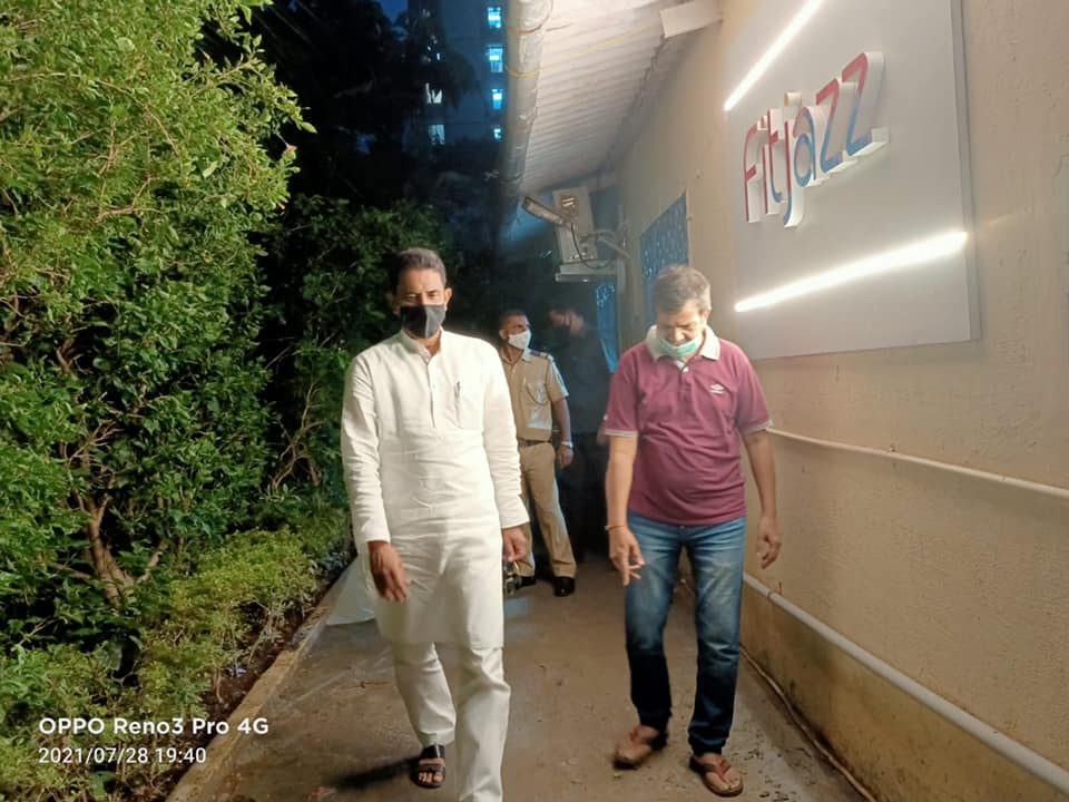 This evening, while taking a stroll around Shimpoli area, inspected the work being carried out in Civic Federation in Kastur Park area. BJP Post Holders and Karyakartas also accompanied the inspection.