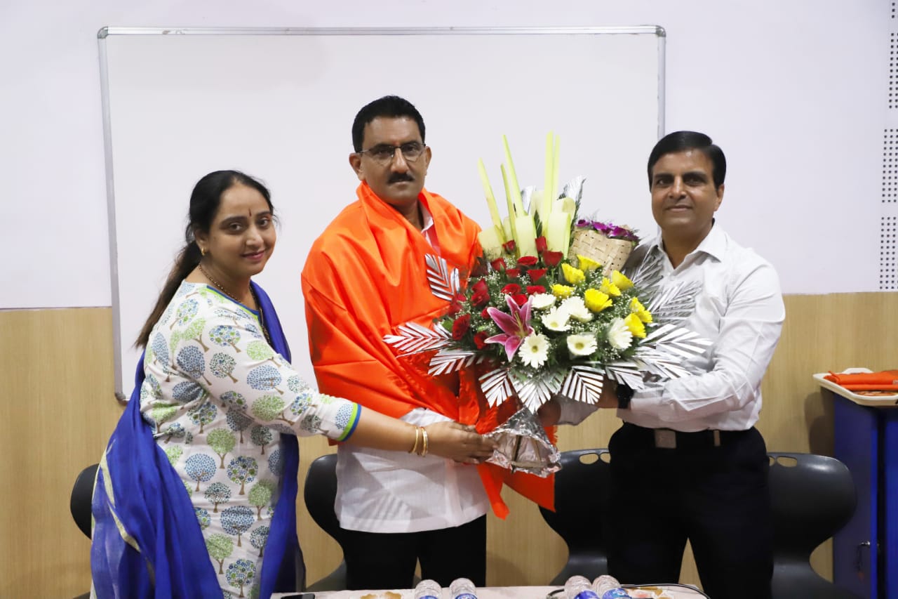 Shri. Sunil Rane visited Swami Vivekanand International School.
