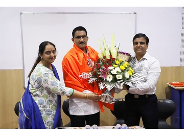 Shri. Sunil Rane visited Swami Vivekanand International School.