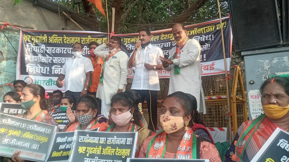 Participated in an agitation organised at Dharavi Kumbhar Wada in South Central Mumbai District also Worli Naka in South Central Mumbai constituency. Demanded immediate resignation of Shri Anil Deshmukh, Home Minister of Maharashtra, over serious allegati