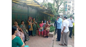 Shri. Sunil Rane visited Paranjape Nagar and Bhakti Yog Vishram in Borivali and interacted with the senior citizens and comprehended the issues faced by them.