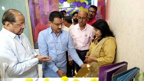 Shri. Sunil Rane inaugurated a Salon & Spa named 'Studio 11' with MP Shri Gopal Shetty Ji at Mahavir Nagar, Kandivali West, and congratulated the owners.