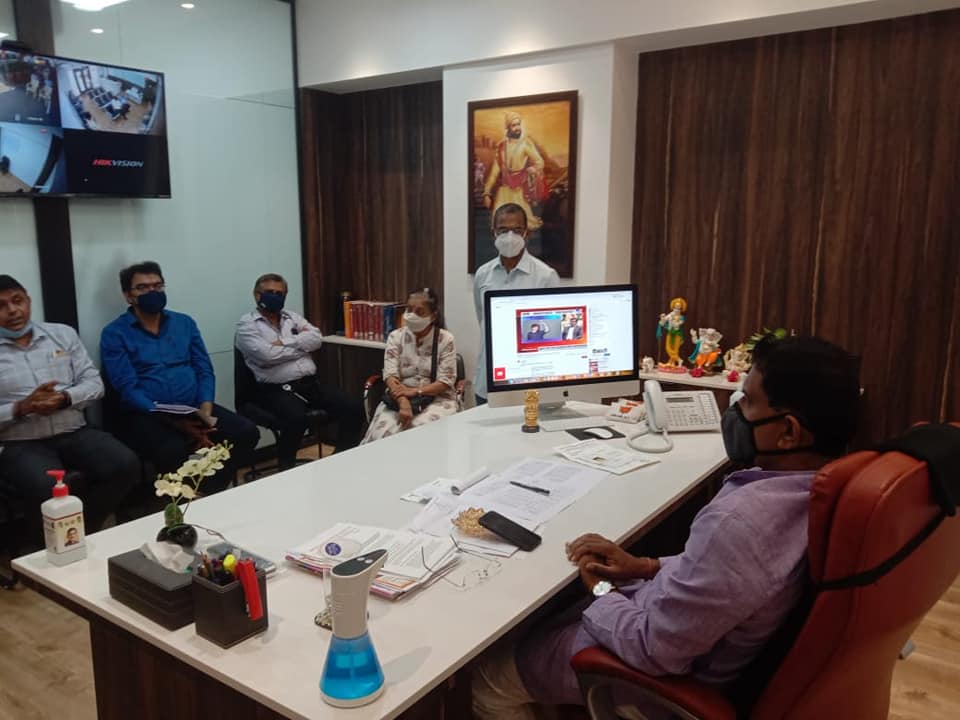 Held a meeting regarding Mahanagar Gas pipeline issues of Gorai and Charkop housing societies in BJP Borivali office, today with the Engineers and senior officials of Mahanagar Gas.