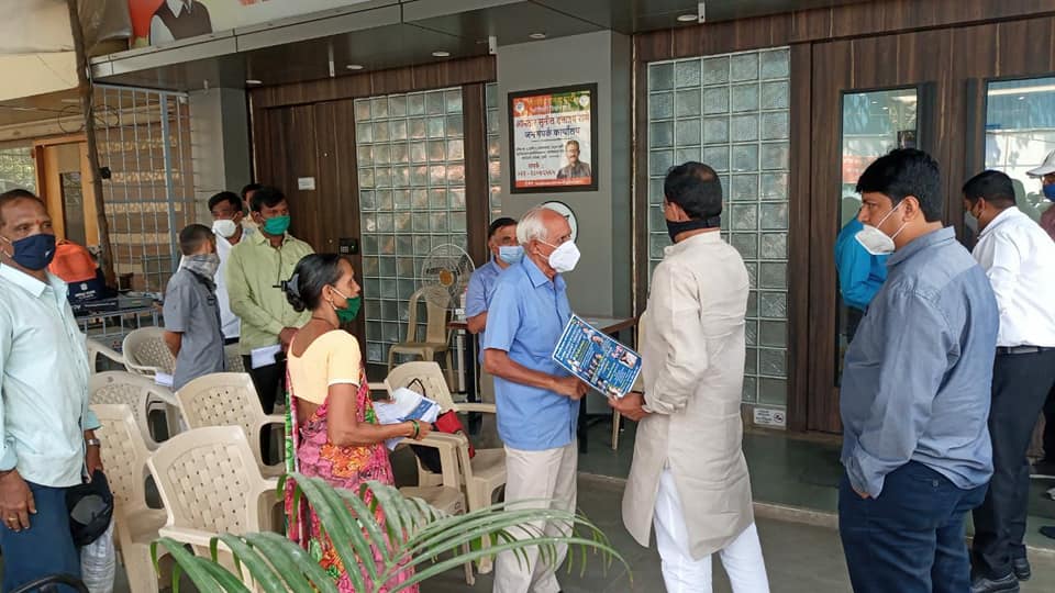 Met the citizens of Borivali Constituency at the BJP Borivali office and discussed regarding problems faced by them.