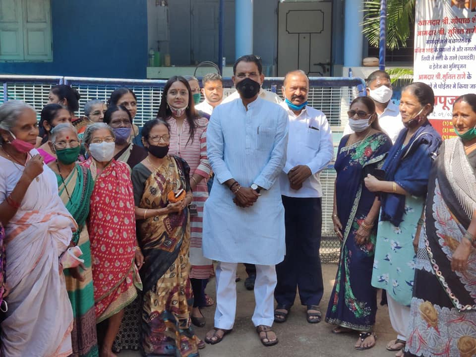 Bhumi Pujan ceremony was conducted for the construction of a street and repair work of a drainage line in ward no.15 of Borivali Constituency. Corporator Mr.Pravin Shah was also present.