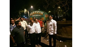 Shri Sunil Rane took a night round around Borivali West to check the various Road work status, harassment by the auto richshaw drivers , Cleanliness issue at the Fruit and Vegetable market and harrasments caused by it all to the citizens.  Spoken to the P