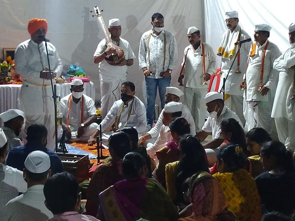 The tradition of Warkaris in Maharashtra must be preserved, hence Akhand Harinam Saptah was organized in Gorai 1 today. Attended the Saptah and participated in kirtan and bhajan today.