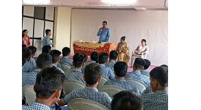 Shri. Sunil Rane visited visited G.H. School in Borivali East and distributed 