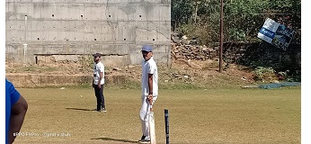 Shri Sunil Rane spent the afternoon playing cricket with few residents during the Pushpa Park Premier League.