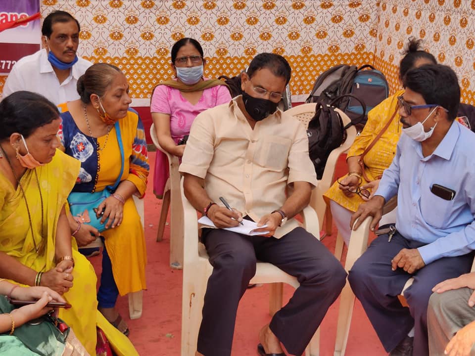 Met the members of Ekta Nagar, Pragati Society, and Sidhivinayak Society at the grand cricket tournament inauguration ceremony held at Major Kaustubh Rane Maidan and discussed regarding the issues related to MHADA. Corporator Mrs.Bina Doshi, and Charkop M