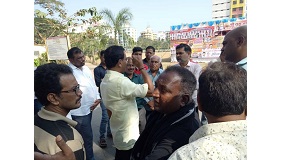 Shri. Sunil Rane visited the residents of Charkop sector 8 have been facing issues with water supply, unauthorized hawkers parking their carts near the society and speed breakers. To solve these issues, called an emergency meeting with the BMC officer to 